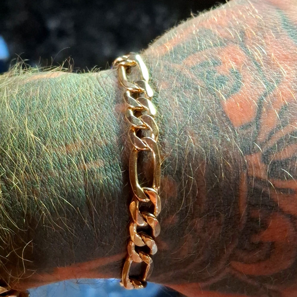 10k gold Figaro bracelet 9 in